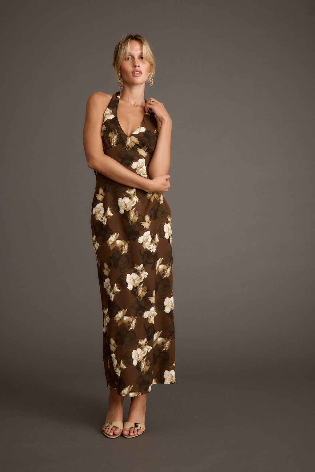 brown floral maxi dress Kafka in Print , Scoop Neckline Its flowy maxi silhouette creates a flattering Boho Maxi Dress for Woman