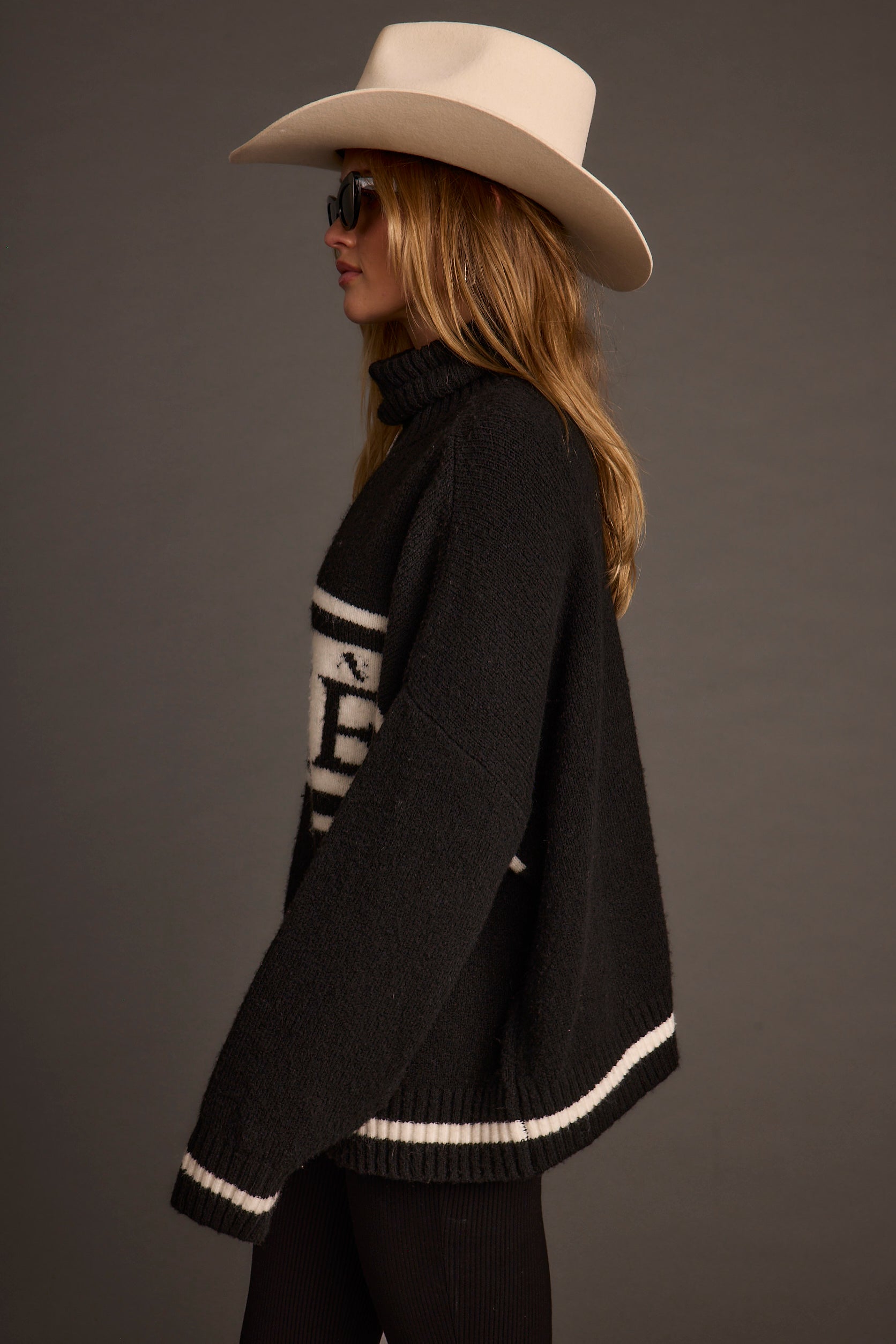 Apres Black and White Turtleneck Sweater