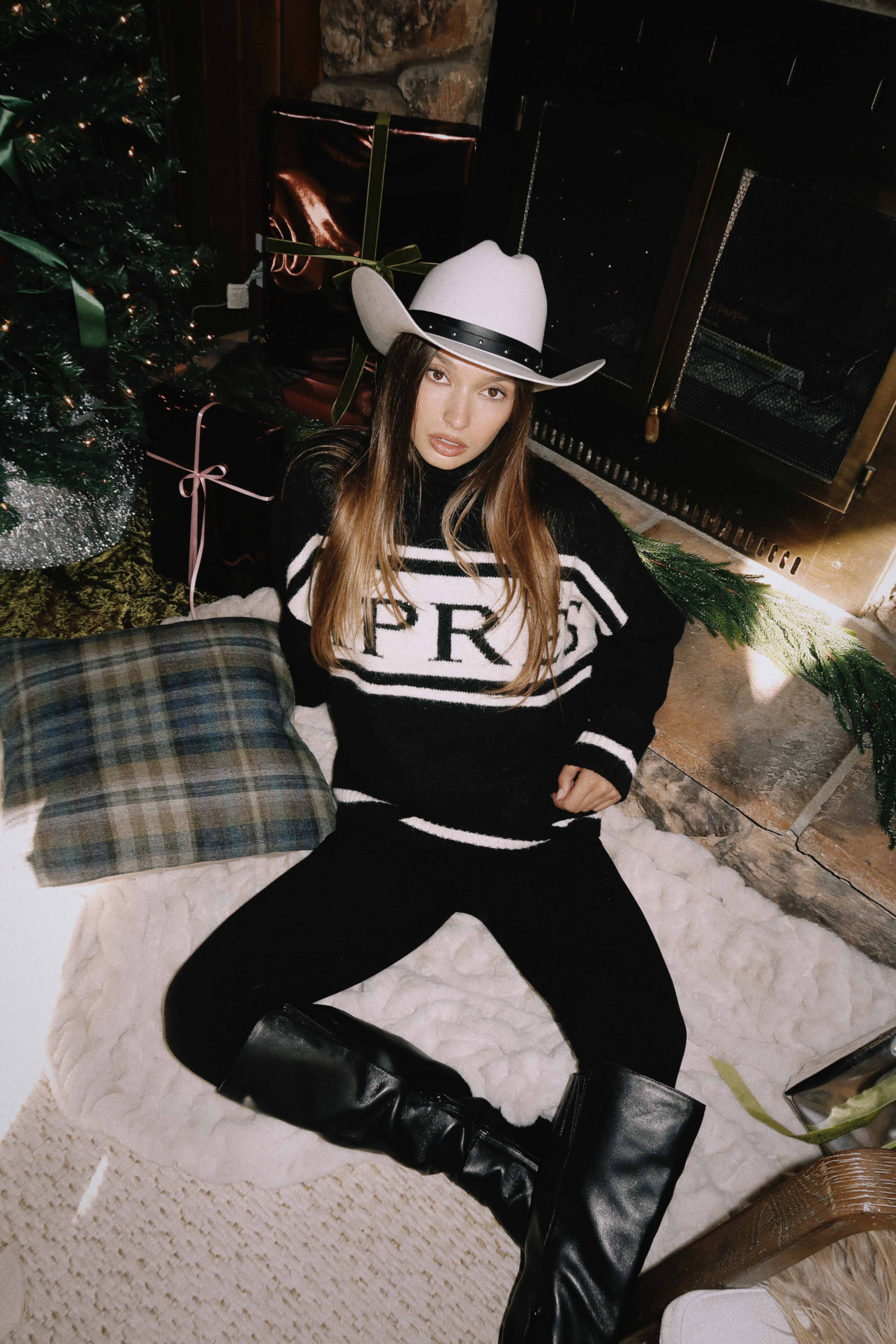 Apres Black and White Turtleneck Sweater