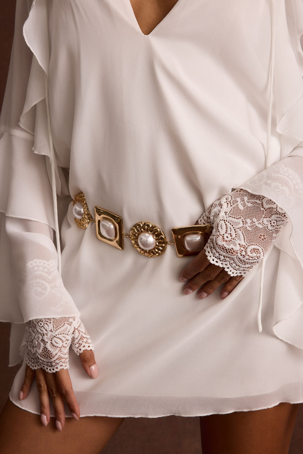 Bells White Lace Bridal Gloves