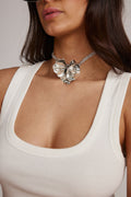 Silver necklace with refined detailing and an elegant finish.