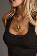 Gold necklace with refined detailing and an elegant finish.