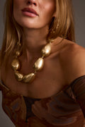 Gold necklace with refined detailing and an elegant finish.