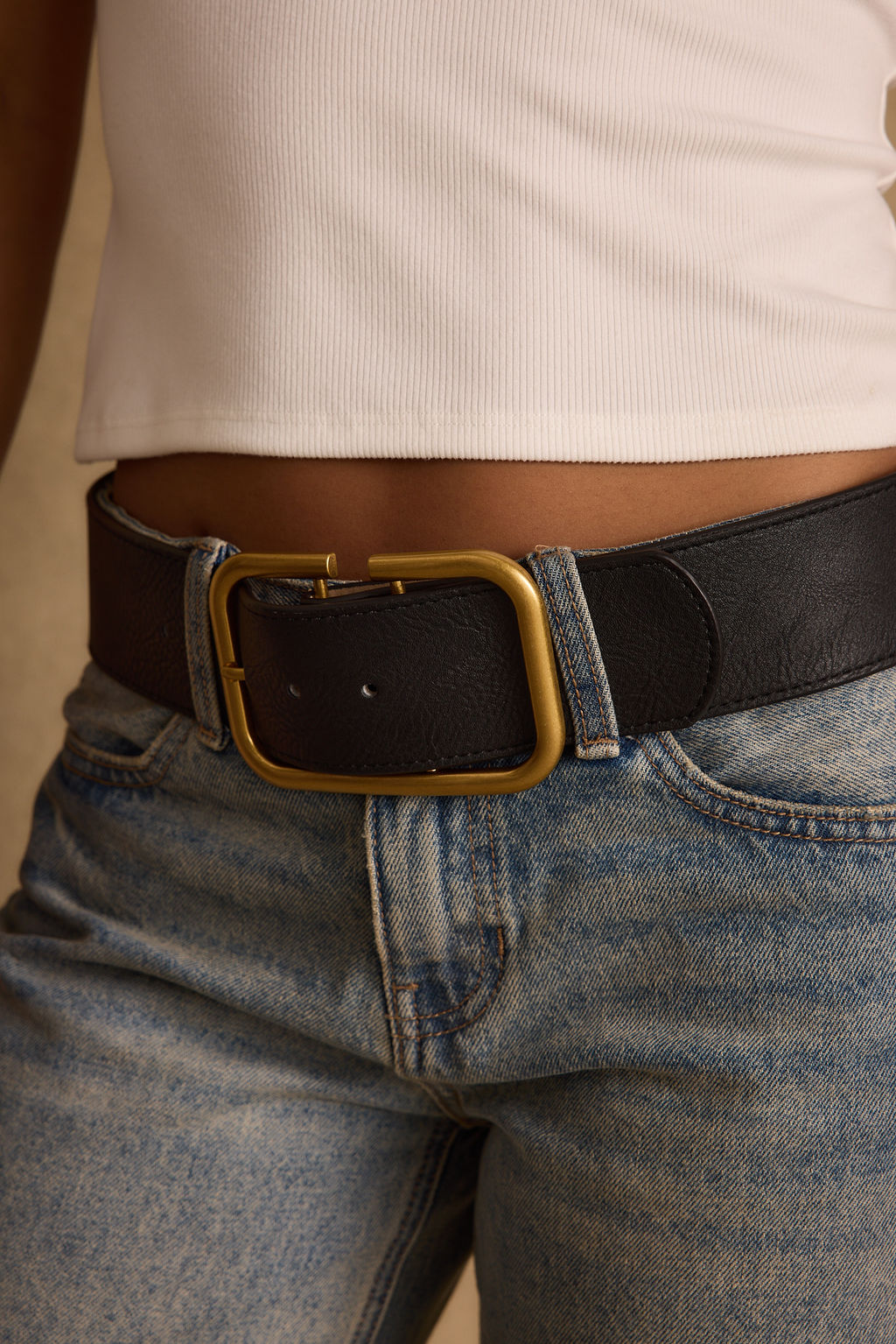 Oro Black and Gold Belt styled in a complete look from an alternate angle.