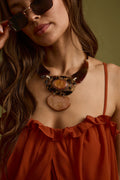 Necklace with refined detailing and an elegant finish.